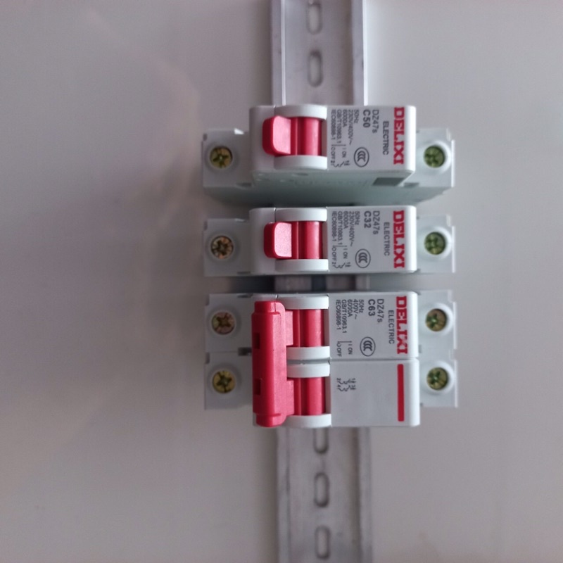 Atomat 1P và 2P bảo vệ quá tải và chập điện 220v