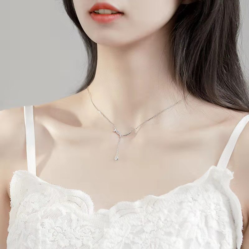 Dây chuyền thanh cong treo dài đính đá vòng nữ