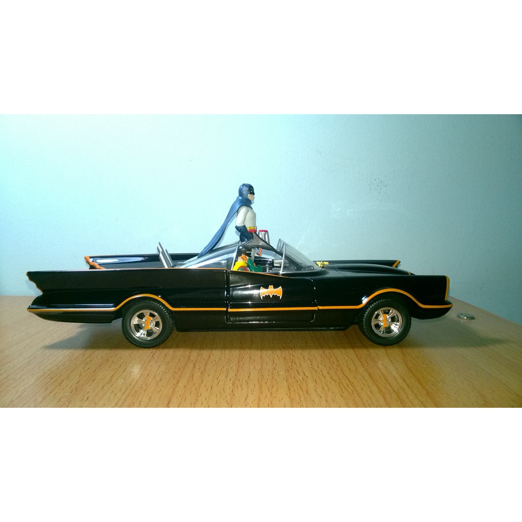 Xe mô hình batmobile Batman và Robin, nguyên bản mẫu phim 1966, hãng Jada Mỹ, tỷ lệ 1/24