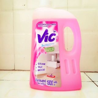 Nước lau sàn diệt khuẩn vic thái lan 1800ml