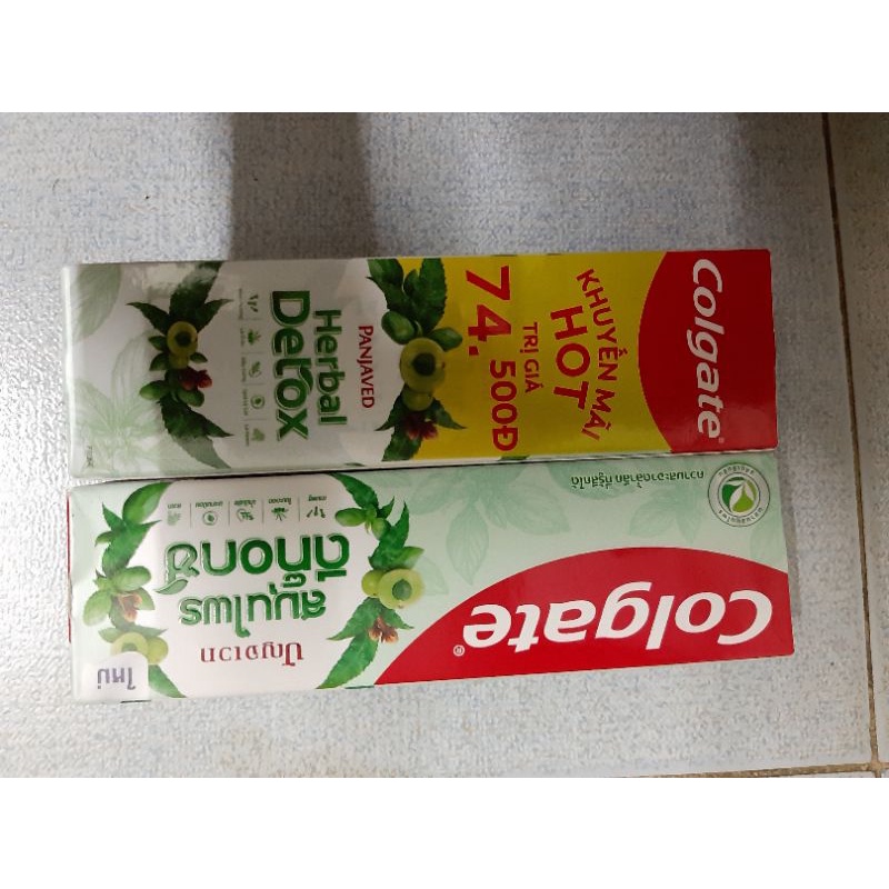 Kem đánh răng Colgate