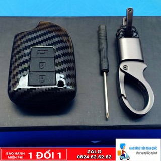 Ốp bọc chìa khóa xe Toyota Vios 2019-2020, Toyota Yaris 2019-2020 vân Carbon- kèm móc đeo INOX( Hàng đẹp)