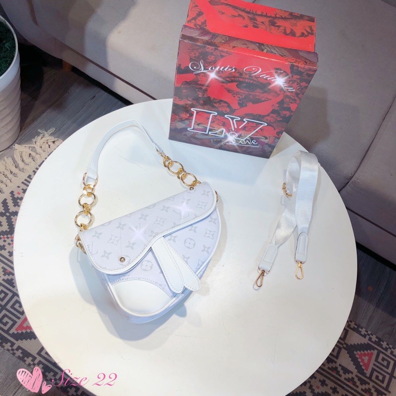 Túi đeo chéo yên ngựa thời trang nữ hoạ tiết nhỏ sang trọng | BigBuy360 - bigbuy360.vn