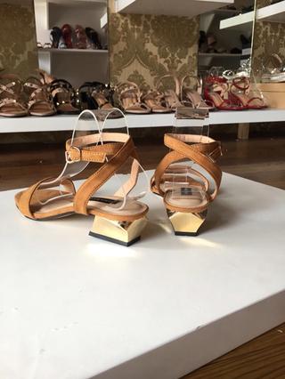 Sandal zara gót xéo 3p
