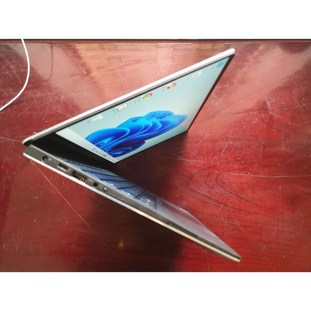 Laptop Dell XPS 9360 l Core i7-7560U l RAM 16 GB l SSD 512GB l Màn 13'3 - 4K - cảm ứng  hàng đẹp 99%
