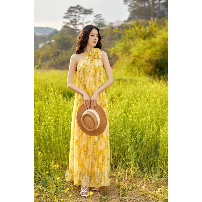 Váy maxi hoa cổ yếm kèm tag hoa