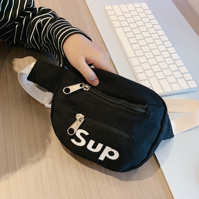 Túi đeo chéo họa tiết chữ dễ thương cho bé