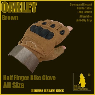 Găng tay nửa ngón đi xe máy màu nâu Oakley