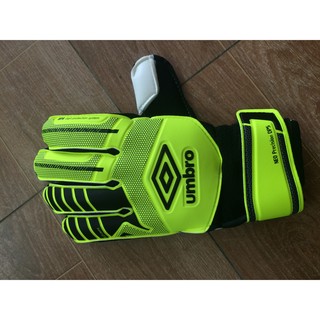 Găng tay tthủ môn Umbro xanh đen