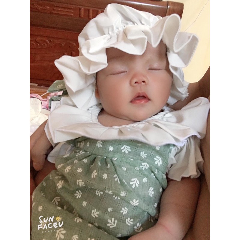 Bodysuit cho bé lá xanh cổ bèo trắng