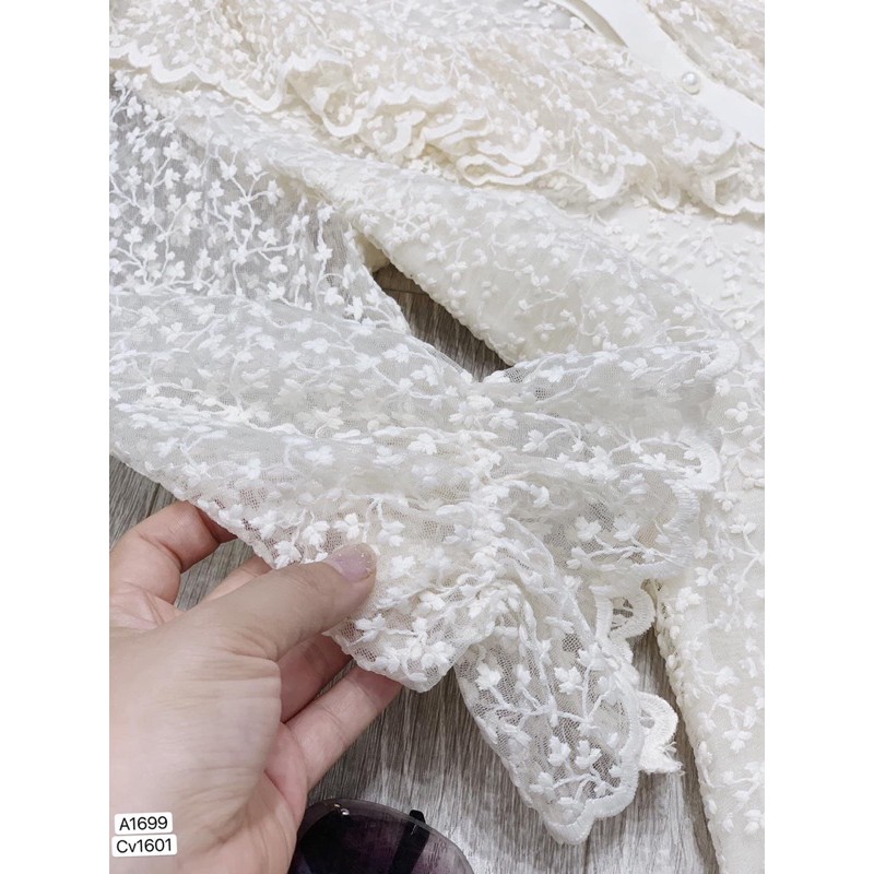 Áo ren tiểu thư kèm chân váy xếp ly dài