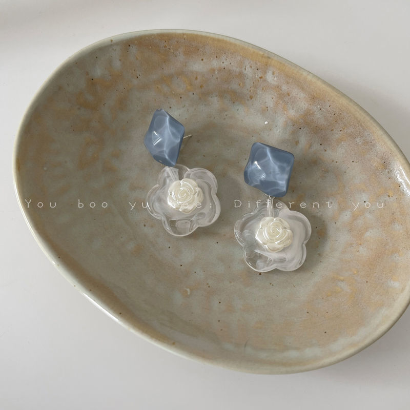 Bông Tai Hình Hoa Trà Xinh Xắn Cho Nữ