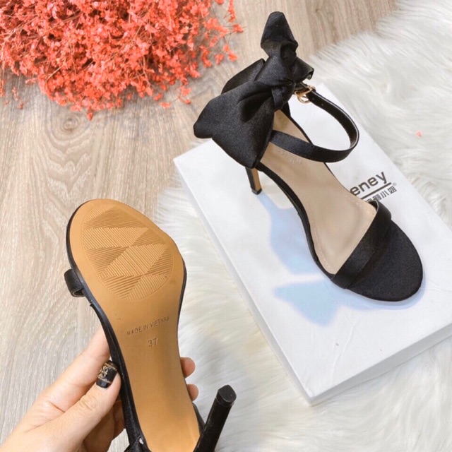Sandal gót nhọn nơ lụa bồng sau gót