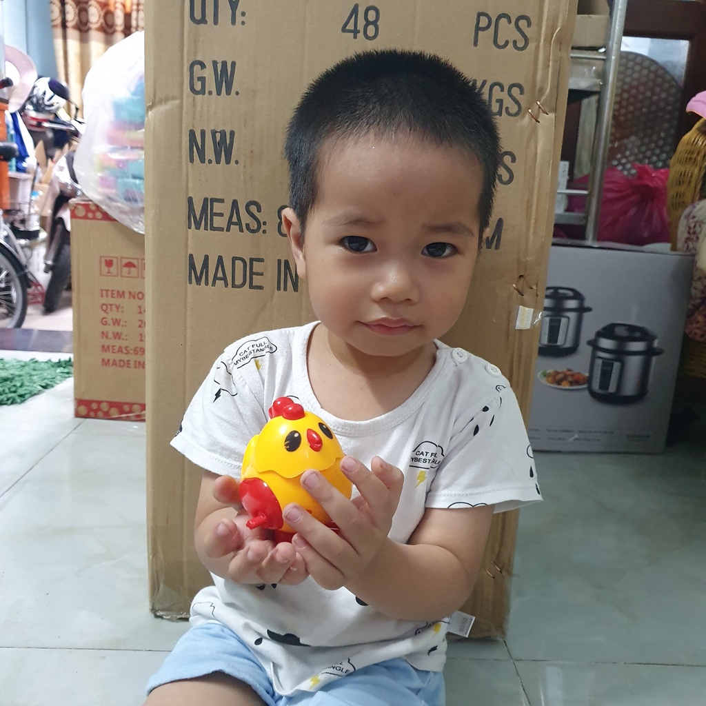 Gà nhảy dây cót vui nhộn không cần pin màu vàng đỏ bằng nhựa đồ chơi cho bé trai hay bé gái đều thích