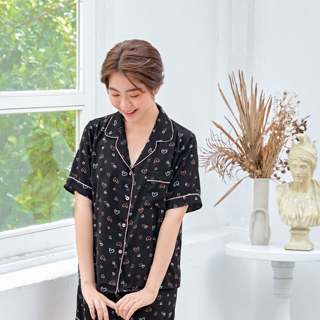 Bộ pijama dài màu đen họa tiết trái tim VIBES Tym Black Long Py Set