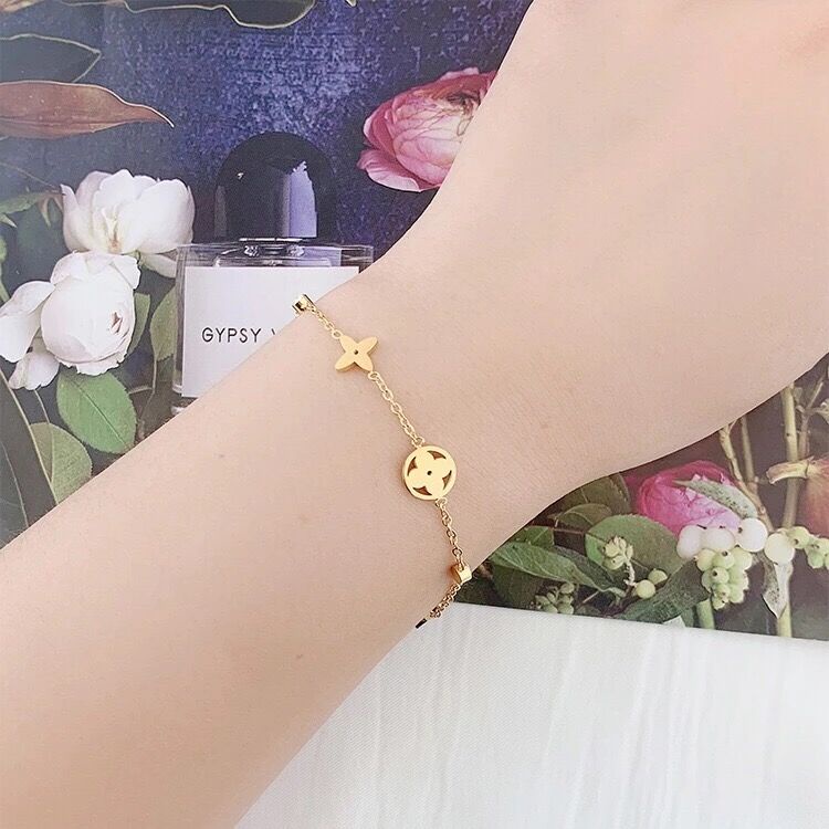 Vòng tay titan nữ không gỉ mặt cỏ 4 lá may mắn lắc tay titan phong cách ins hàn quốc