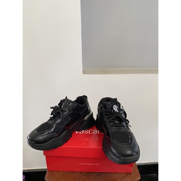Giày thể thao đen hoa cúc thanh lý size 37