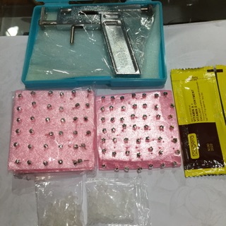 Combo dụng cụ bấm lỗ tai +đinh +nút