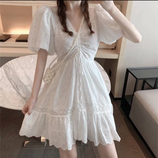 Váy trắng thô ren