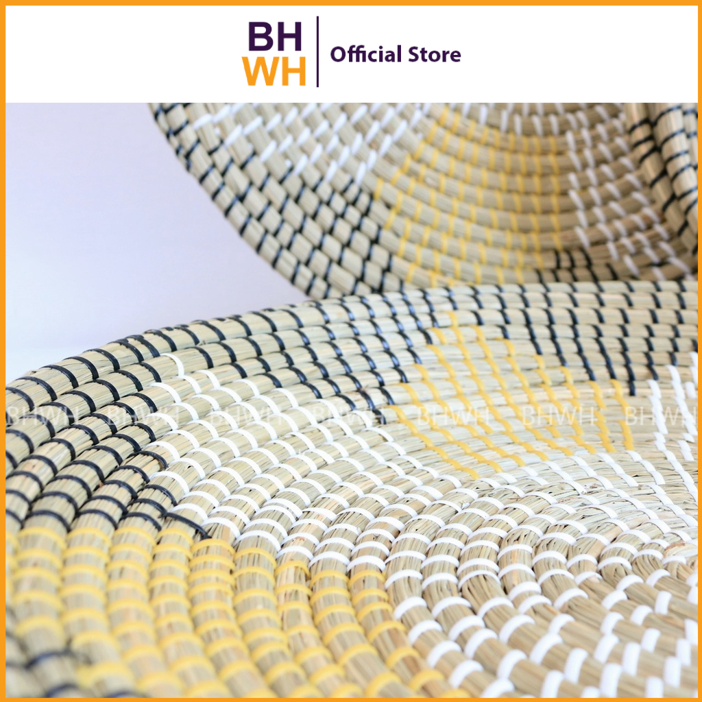 Đĩa cói hoa vàng nâu BHWH. Dùng để đựng trái cây, làm mâm ngũ quả, trang trí tường phòng khách, nhà hàng, khách sạn