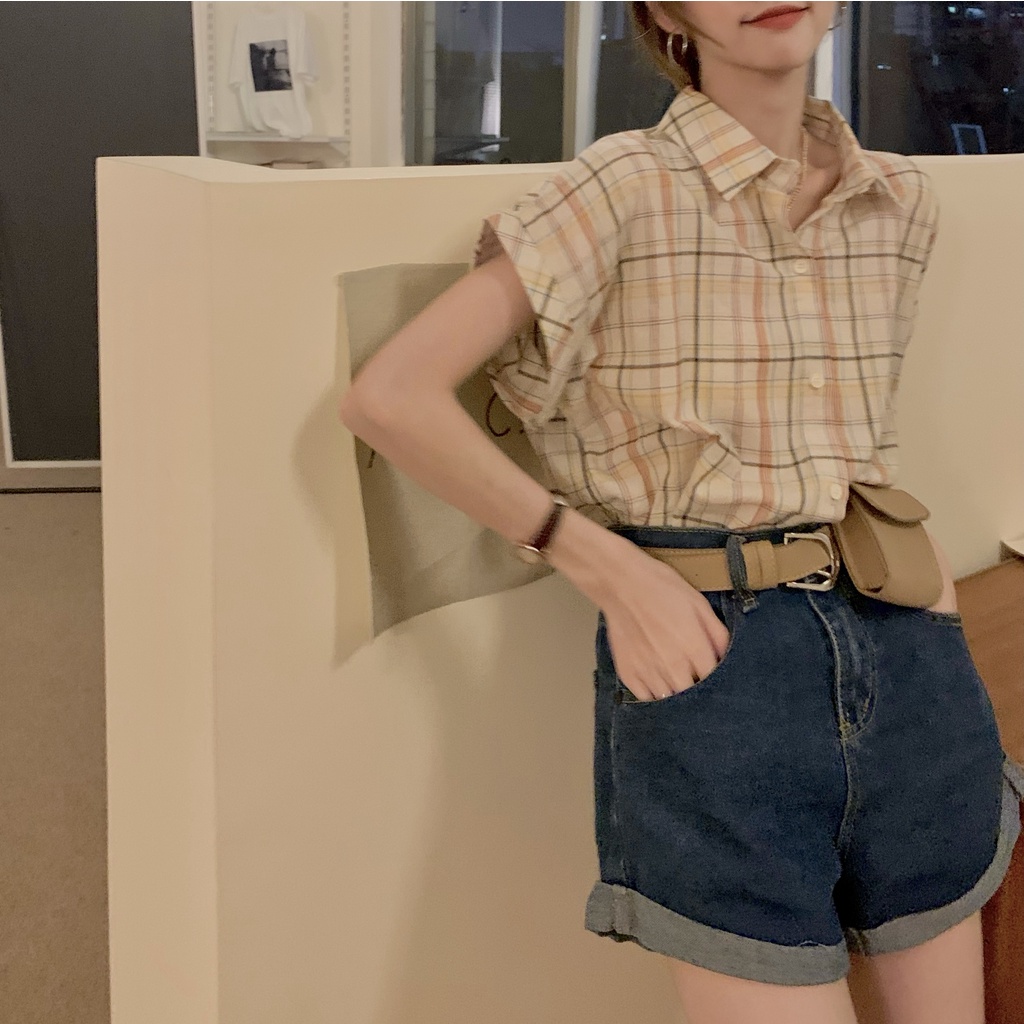 Áo sơ mi nữ sọc tay ngắn, thiết kế cổ điển, phong cách Hồng Kông, đẹp và tinh tế.