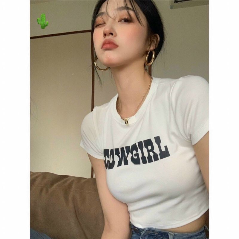 Áo thun croptop in chữ COWGIRL