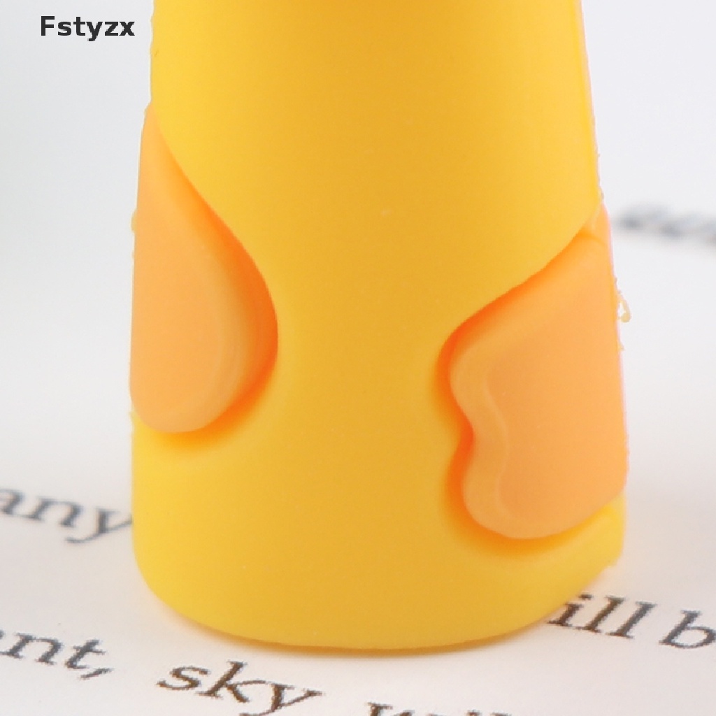 Nắp đậy đầu kềm cắt móng tay/kéo cắt da chết/nhíp bằng Silicon xinh xắn