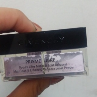 Phấn phủ bột có màu Givenchy