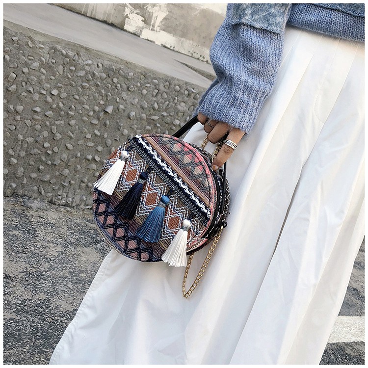 TÚI TRÒN NỮ ĐEO CHÉO THỔ CẨM TUA RUA TT 24 | BigBuy360 - bigbuy360.vn