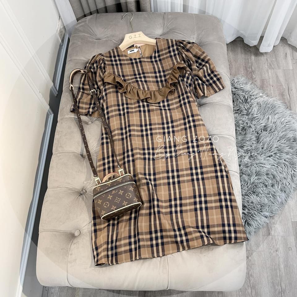 Váy Bầu Hè Kẻ Caro Màu Nâu Cổ Bèo Dáng Suông HD2830 Honey Mommy Đầm Bầu Công Sở Ngắn Tay