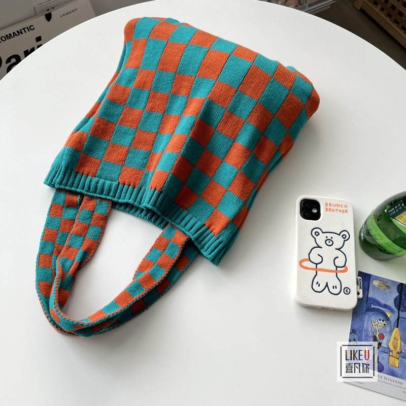 Túi Đeo Vai Vải Len Lông Xù Hình Vuông Màu Trắng Đen Phong Cách Hàn Quốc Thời Trang Thu Đông 2022