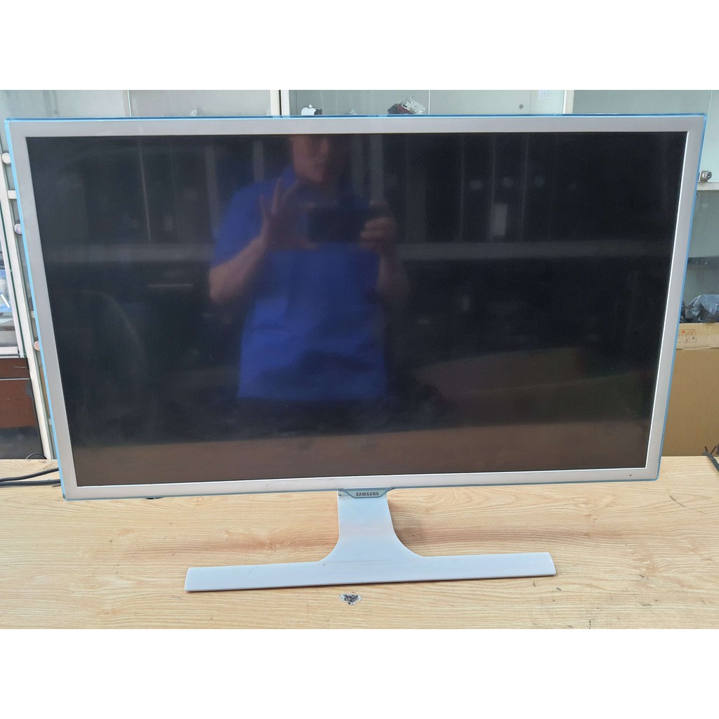 Màn hình samsung 32inch trắng sáng nguyên zin giá tôt cho mọi người dùng | BigBuy360 - bigbuy360.vn