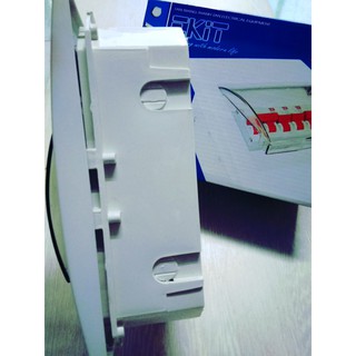 Vỏ tủ điện âm tường 2/4 EKIT