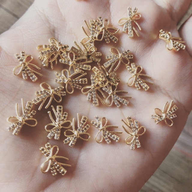 Charm nơ quốc dân