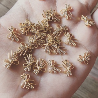 Charm nơ quốc dân