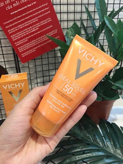 Kem chống nắng vichy emulsion spf 50