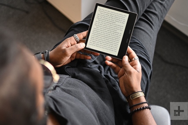Máy đọc sách Kindle Oasis 3 | BigBuy360 - bigbuy360.vn