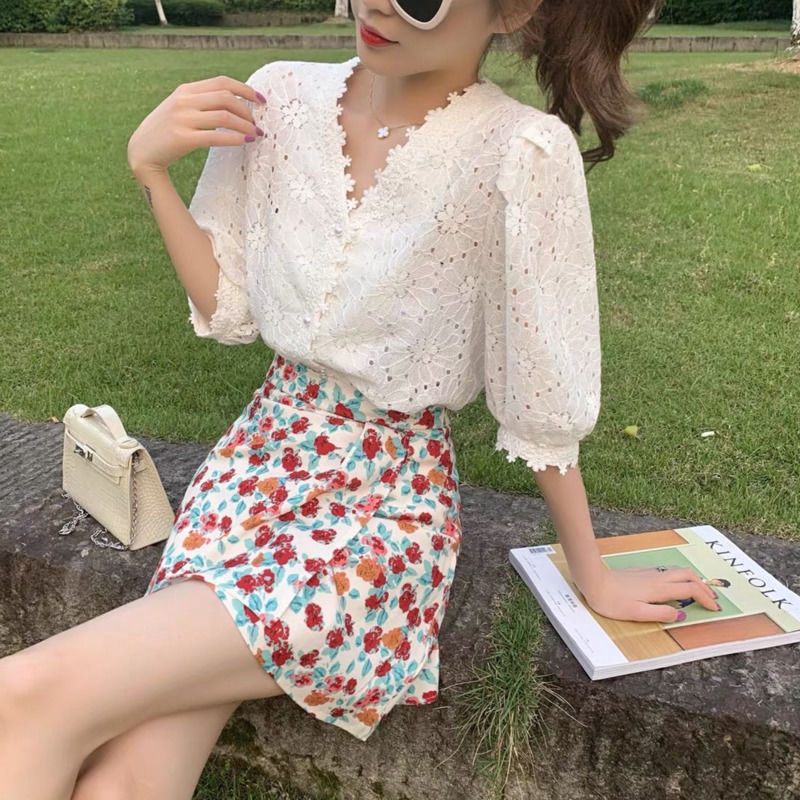 Áo Sơ Mi Cổ Chữ V Tay Phồng Phối Ren Màu Trơn Phong Cách Phương Tây Cổ Điển Dễ Phối Đồ Dành Cho Nữ