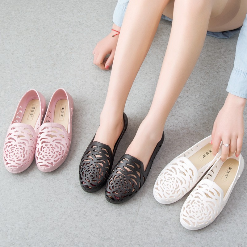 Giầy nhựa bệt rập lỗ hình hoa hồng | BigBuy360 - bigbuy360.vn