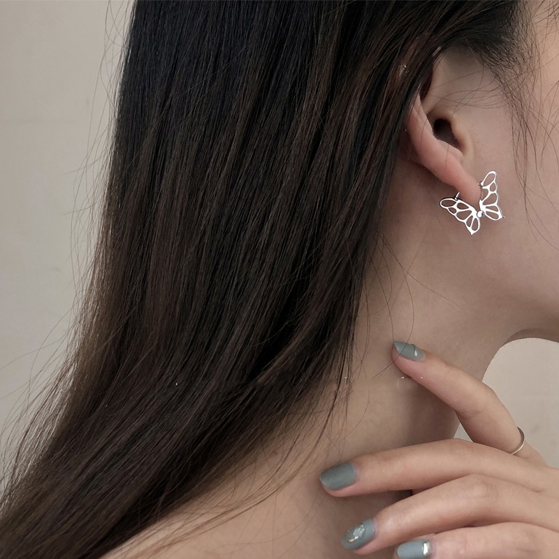 1 Đôi Bông Tai Mạ Bạc 925 Hình Vòng Gắn Hình Bướm Thời Trang Phong Cách Hàn Quốc Cho Nữ