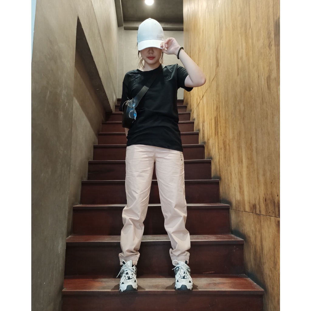 Áo Thun unisex màu đen cotton M6D logo thêu