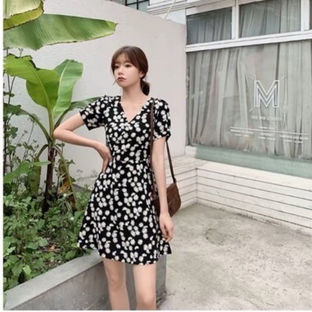 Váy cổ chéo hoạ tiết cúc hoạ mi Ulzzang style (Dáng ngắn ngang gối)vke8036🌻 VKE8036 Hàng Quảng Châu