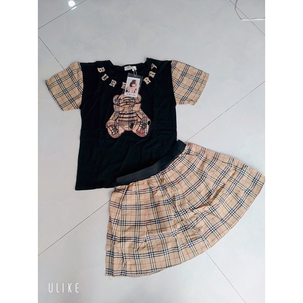 Set áo thun đen in chữ hình gấu tay con phối cv caro Bbr!