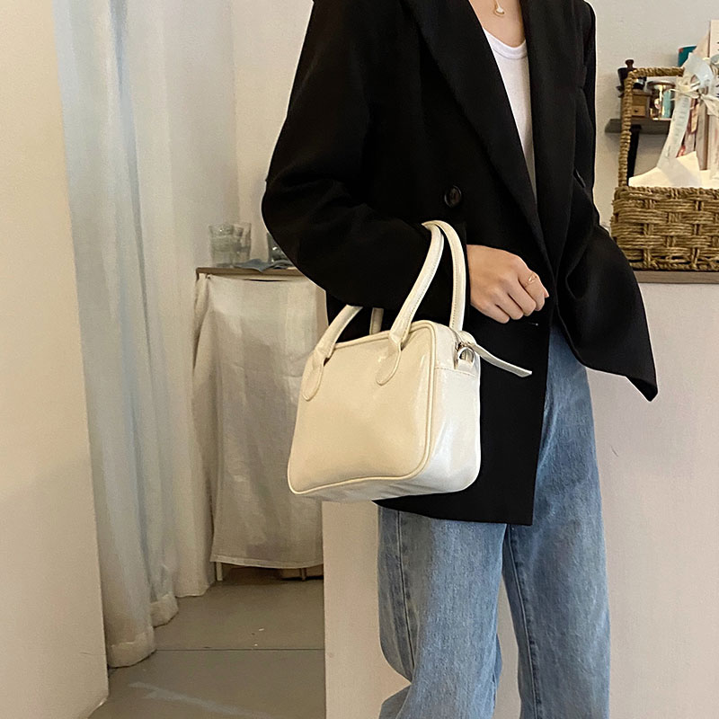 Bag female messenger bag ins student large-capacity Joker summer wax skin shoulder jennie handbag with the same paragraph