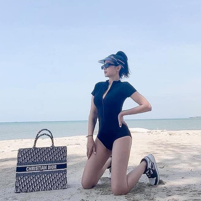 Bikini Đồ Bơi Một Mảnh Liền Mảnh Tay Ngắn Có Dây Kéo Màu Đen Ôm Body R1l