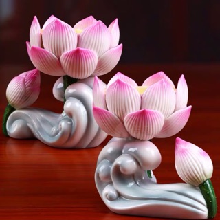Giá nến hoa sen hồng bằng sứ