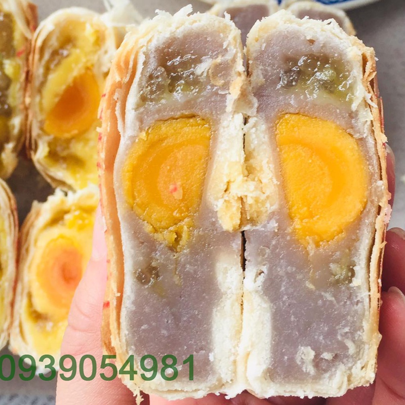 Bánh pía nhân khoai môn sầu riêng 320gr - 4 cái