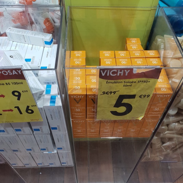 KEM CHỐNG NẮNG VICHY SPF50 - DÀNH CHO DA DẦU + HỖN HỢP THIÊN DẦU ĐẾN NHẠY CẢM