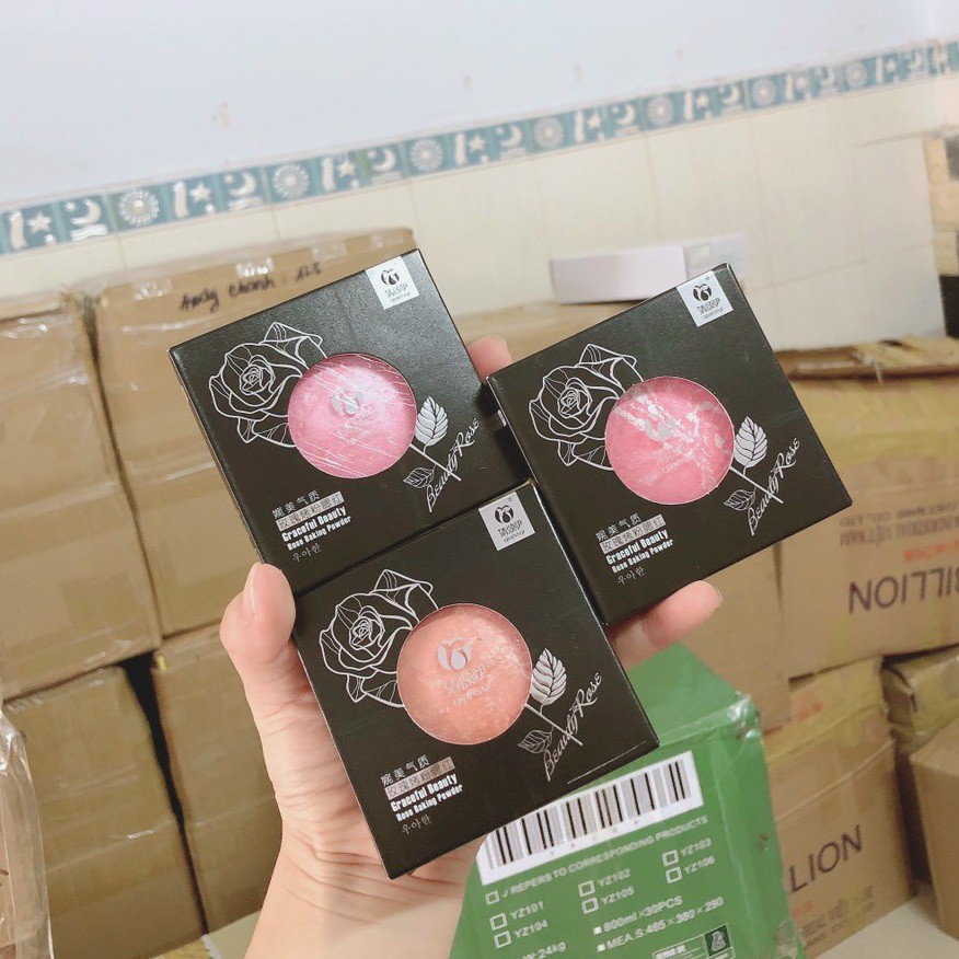 Phấn má hồng có nhũ tạo điểm nhấn