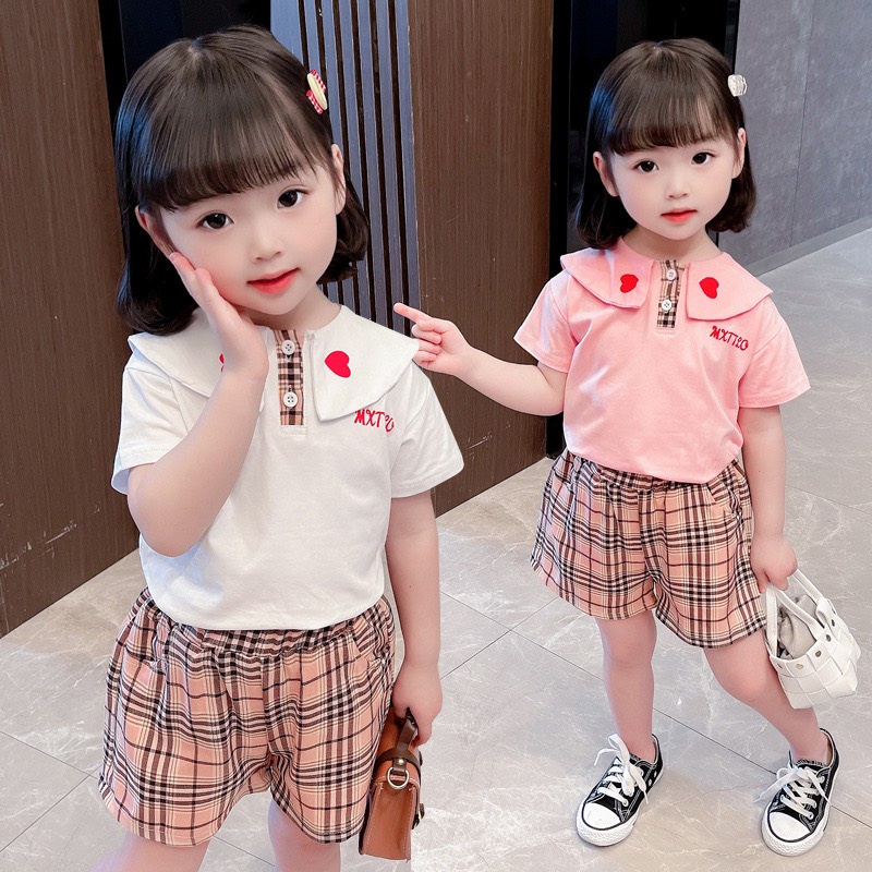 Bộ bé gái cotton cổ tim tai thỏ kèm quần sooc kẻ XHN888